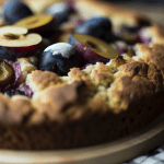 Delight your guests with a rustic wholemeal cake enriched with dried plums, apples, and raisins. A perfect combination of sweetness and acidity!
