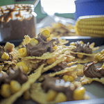 Delicioso snack crujiente con Nutella y maíz, perfecto para un dulce rápido. El contraste entre el pan crujiente, el dulzor de la Nutella y el sabor delicado del maíz satisfará a todos los paladares. ¡Agrega un toque especial con una pizca de sal marina para realzar los sabores!